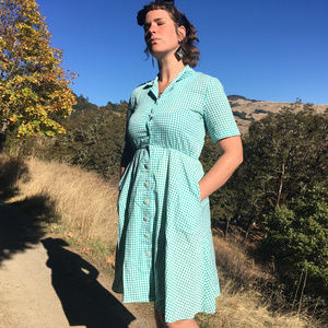 Vintage Gingham Daisy button pocket house dress